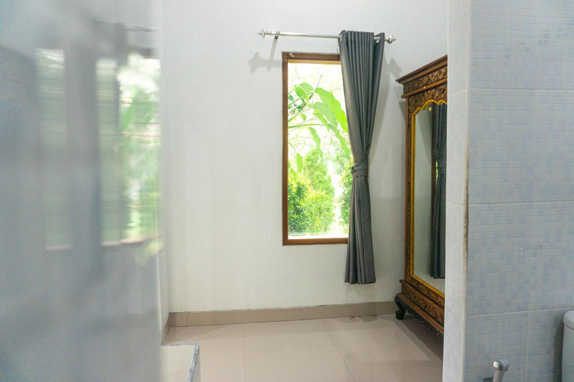 Srinadi Guest House Lovina Exterior photo