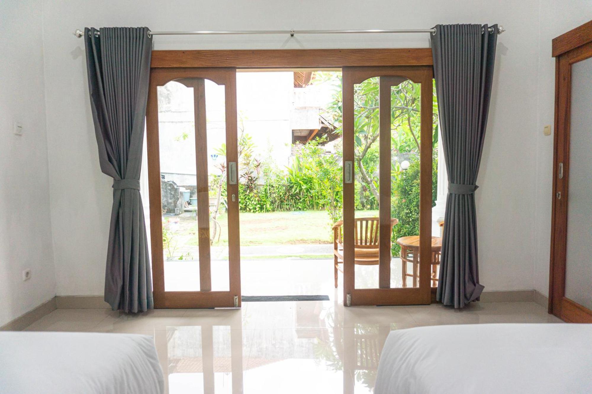 Srinadi Guest House Lovina Exterior photo